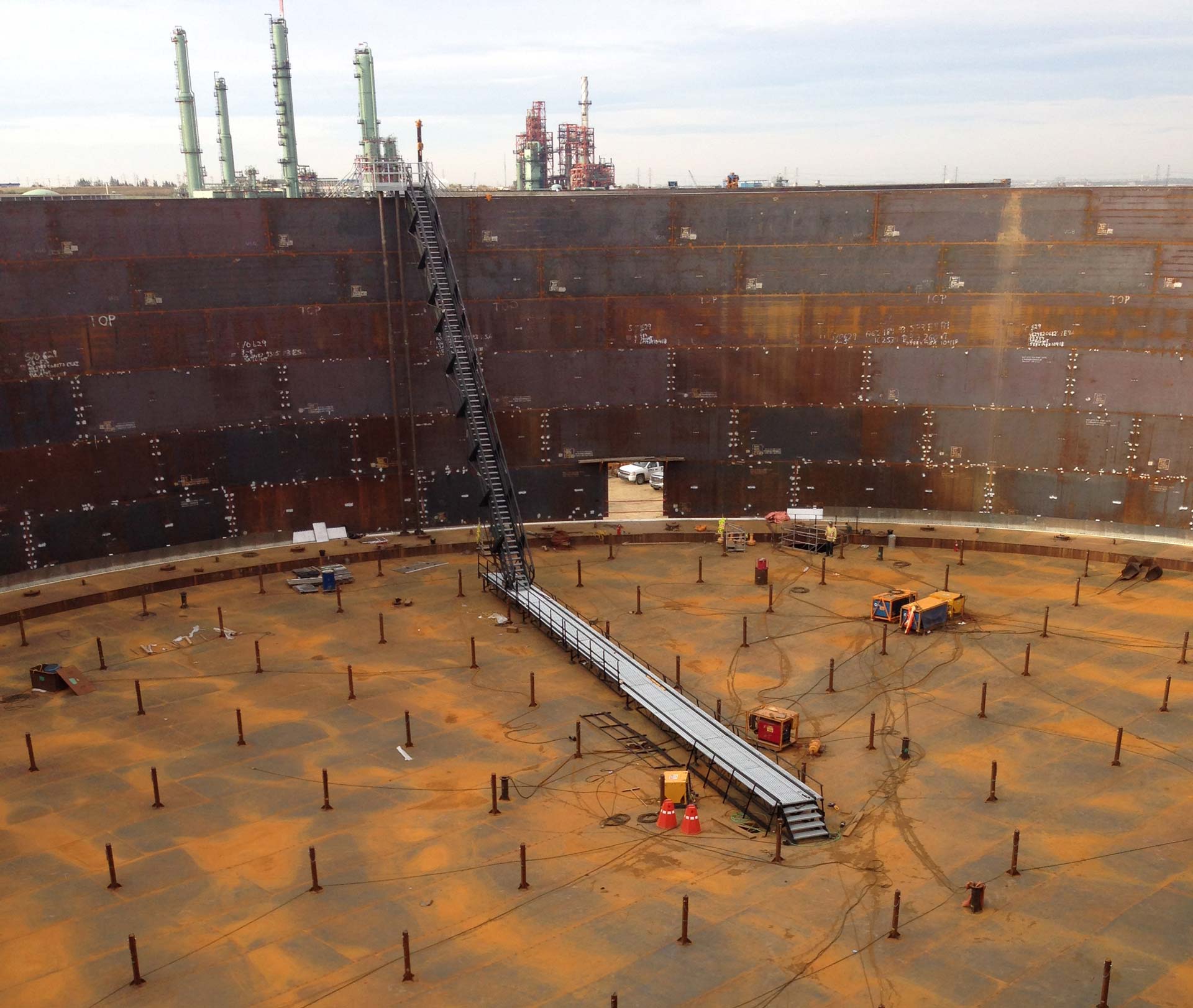 TIW Designed External Floating Roof with Rolling Ladder